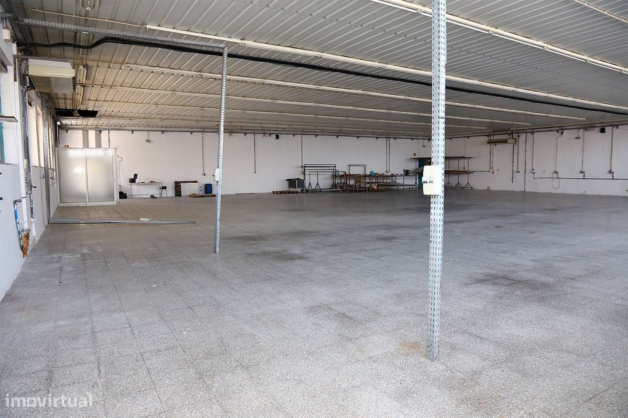 Armazém  Venda em Lustosa e Barrosas (Santo Estêvão),Lousada-7