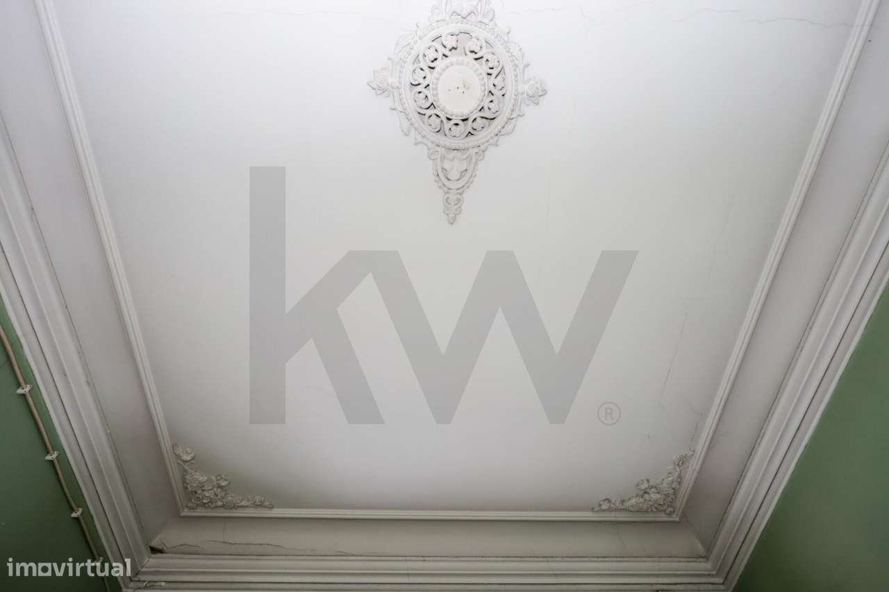 Prédio p/recuperar T21 | Av. Sá da Bandeira | Investimento | Coimbra | - Grande imagem: 4/23