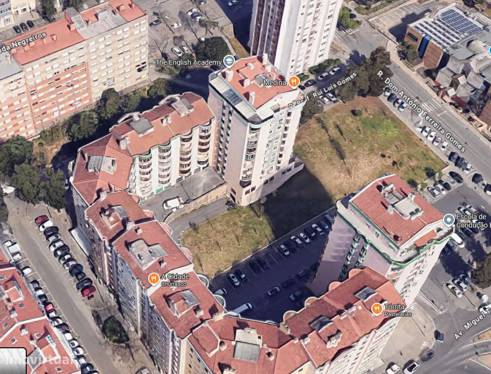 Vende-se 1 Espaço em Parqueamento - Tapada das Merces - Grande imagem: 4/11