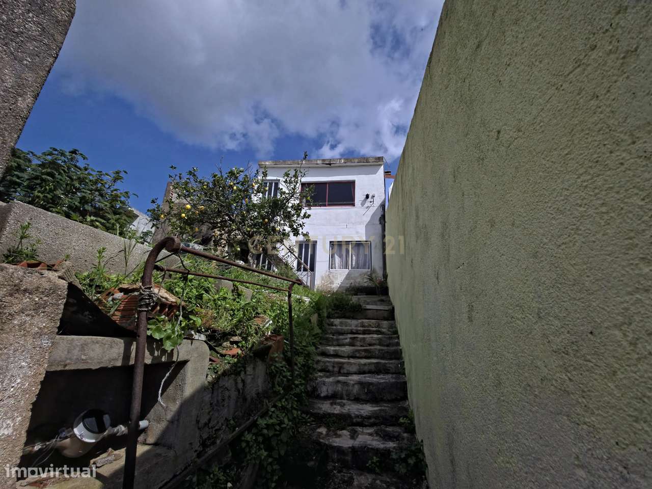 Moradia T3 com rés-do-chão comercial e jardim na Portela, Vila Verde d - Grande imagem: 4/32