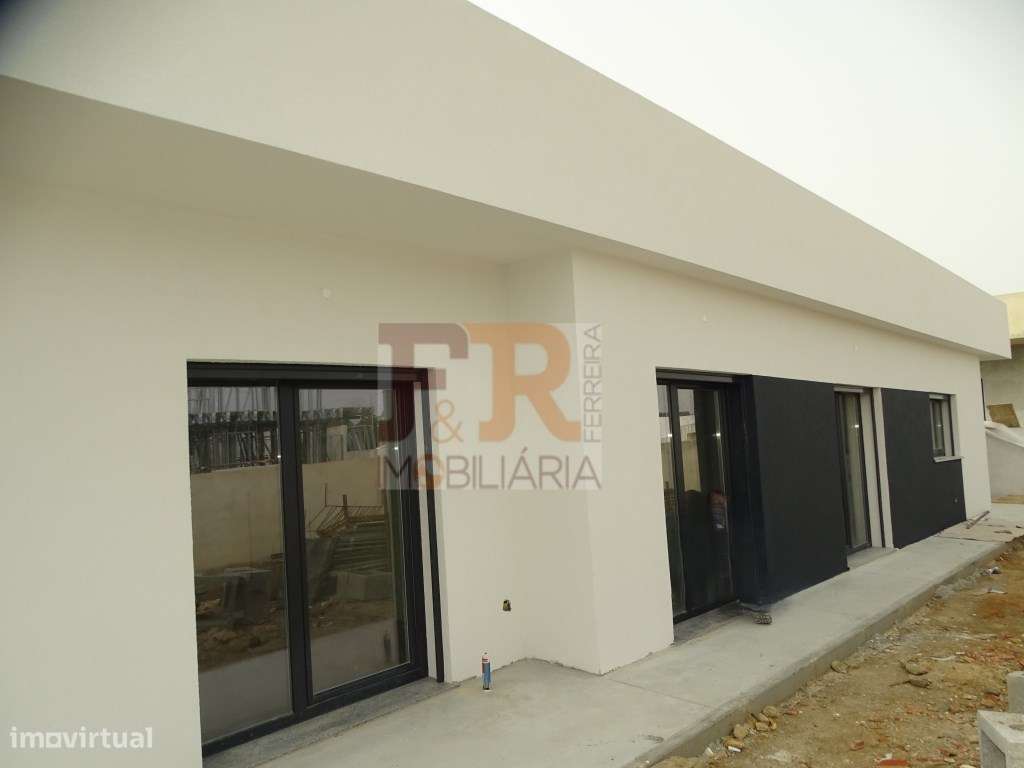 Moradia Isolada Térrea T4 com Garagem - Quinta do Anjo Palmela-0