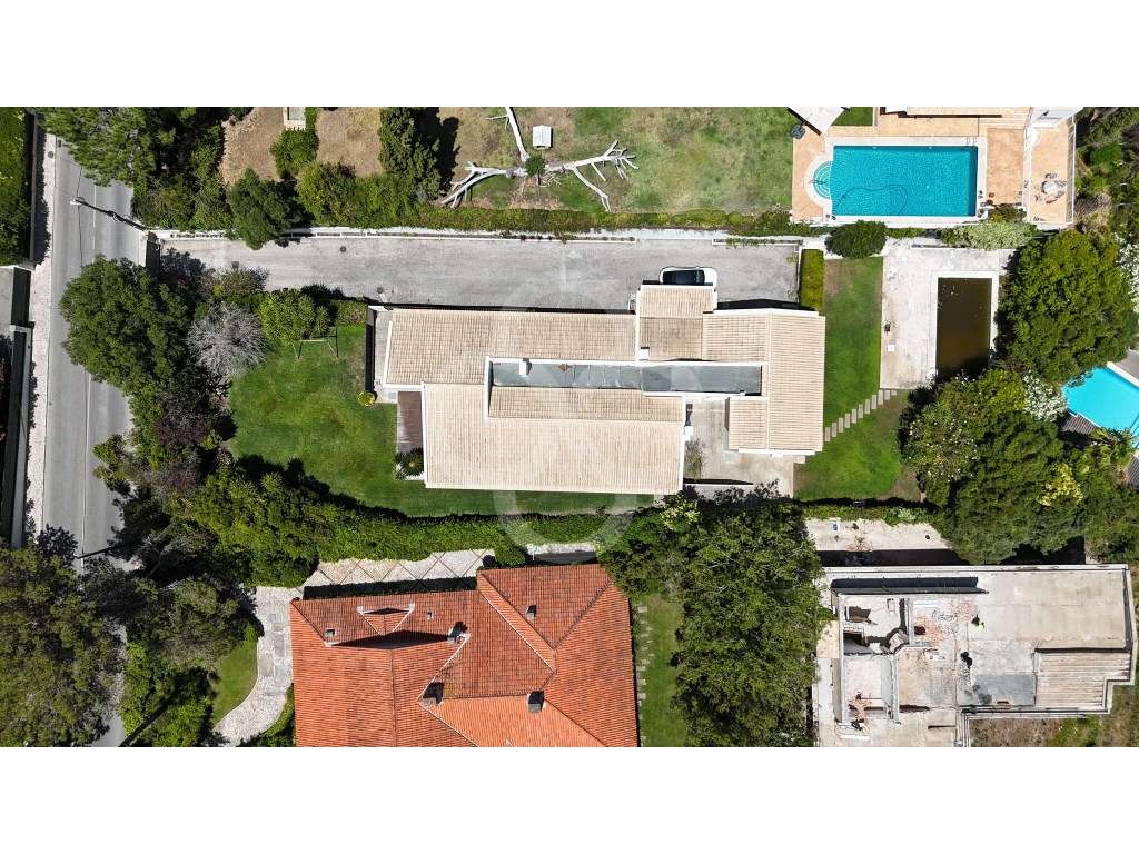 Moradia T6 Isolada no Estoril com piscina e garagem mais espaços ve...-36