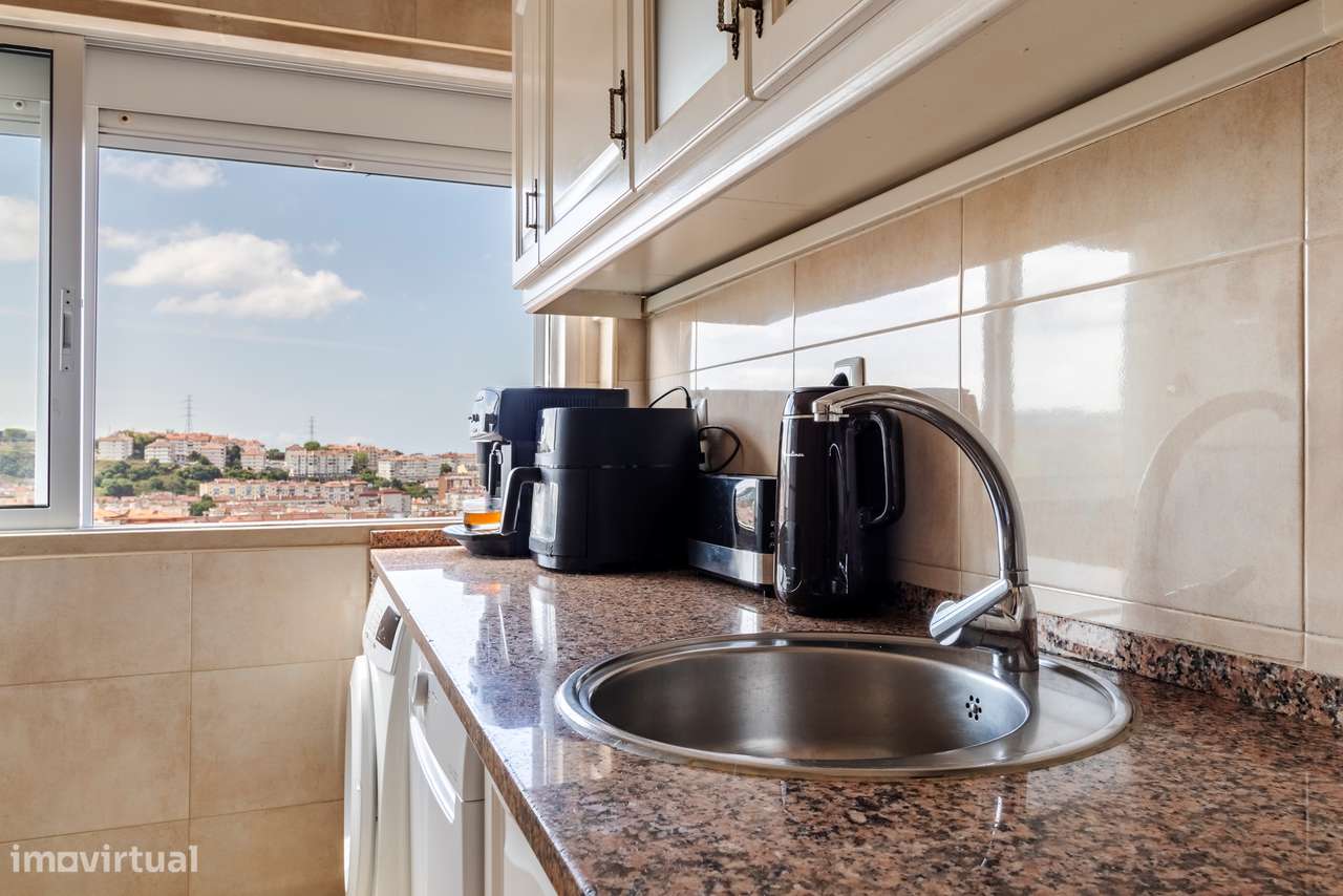 Apartamento T2+1 com Vista Desafogada | Cacém-10