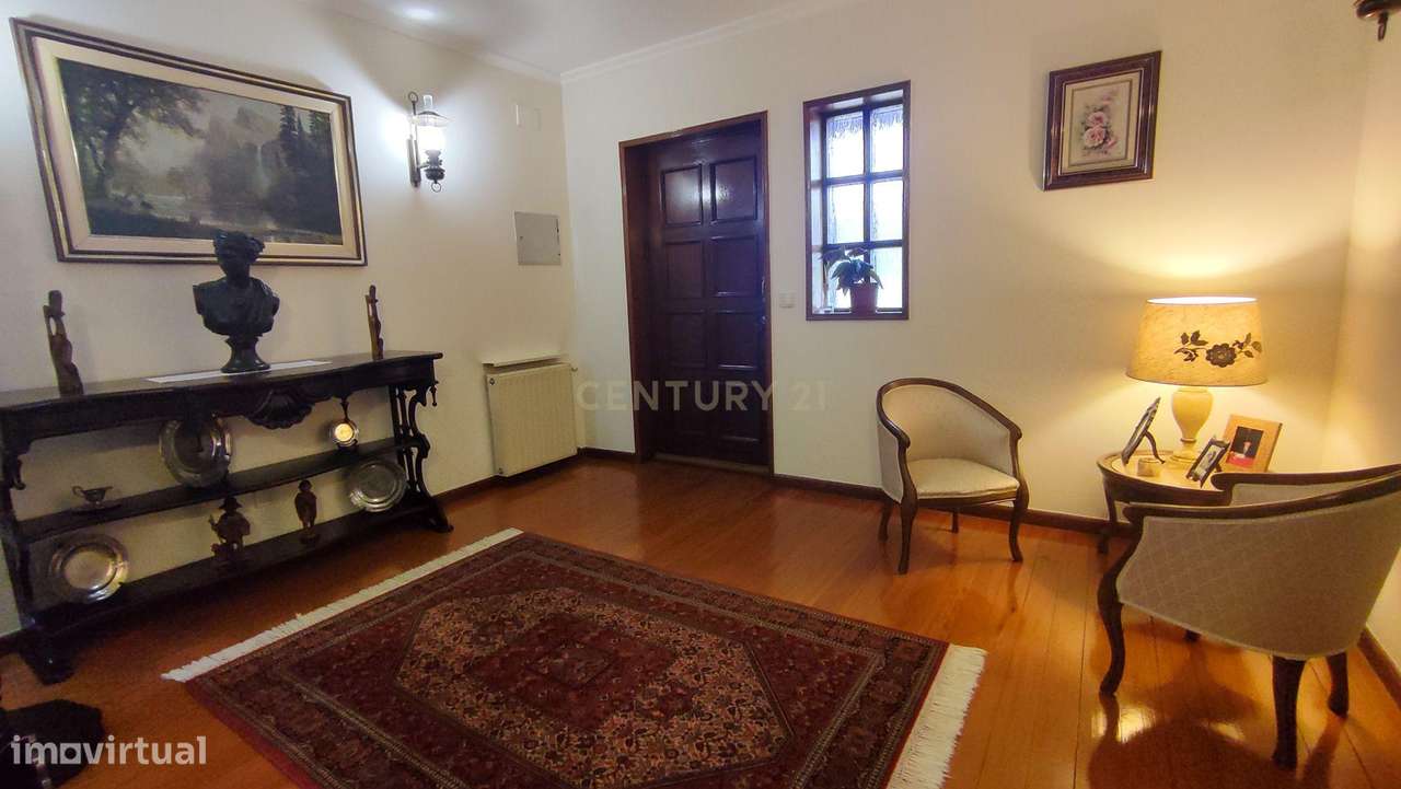 MORADIA DE LUXO EM ZONA NOBRE DE CHAVES - Grande imagem: 4/43