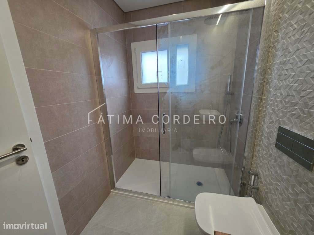 Fantástica Moradia Isolada Térrea T4 Fernão Ferro-13