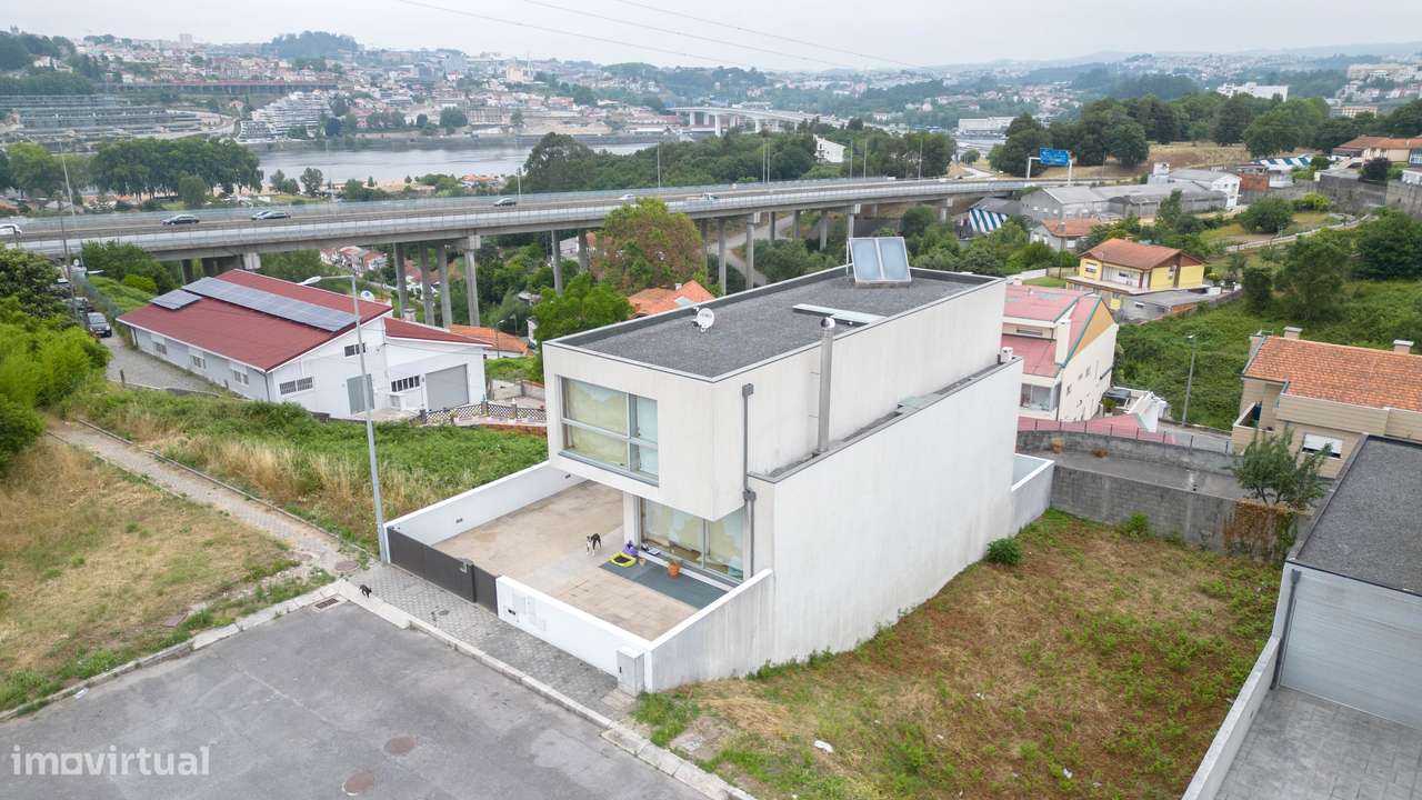 Moradia Geminada V4 c/ Piscina e Vistas Rio Douro em Oliveira do Douro-33