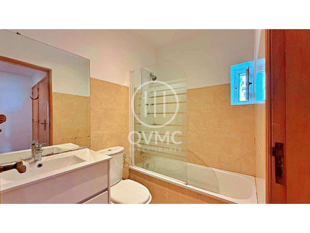 Moradia T2+1 em Mem Martins com logradouro-22