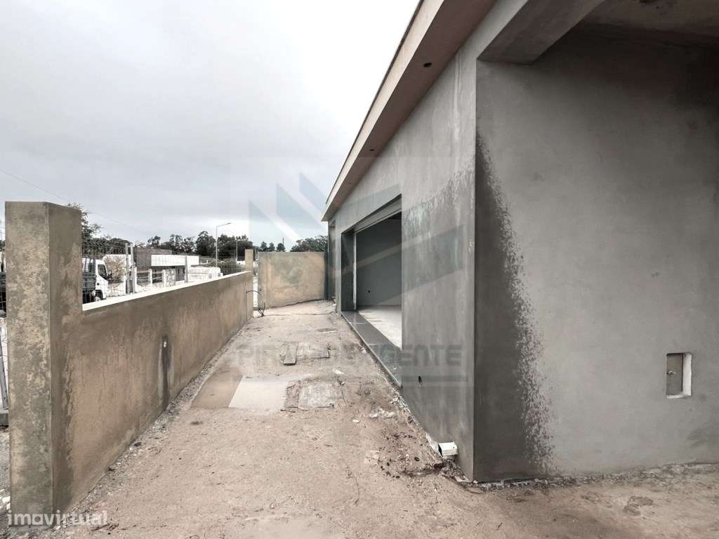 Moradia Isolada, Nova, Piscina, Lavandaria, 2 min da Moita - Grande imagem: 5/23