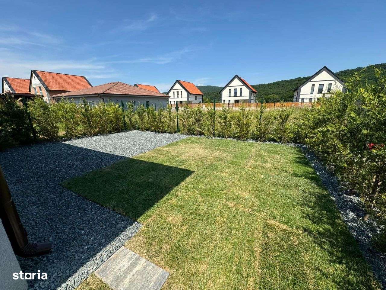 Casa noua cu gradina, parcare privata zona Talmaciu-5