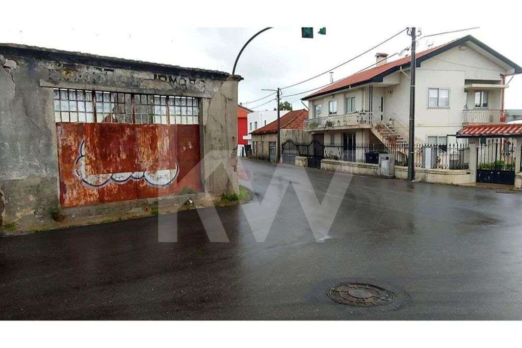 ARMAZÉM DE GRANDES DIMENSÕES 958M2 PARA RECONSTRUIR A ESCASSOS METROS - Grande imagem: 2/11