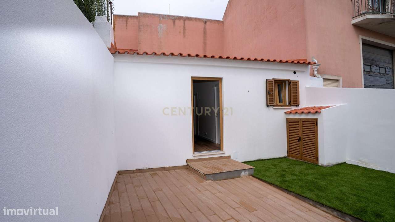 Moradia totalmente remodelada em Santa Cruz- Póvoa de Penafirme – A 5-21