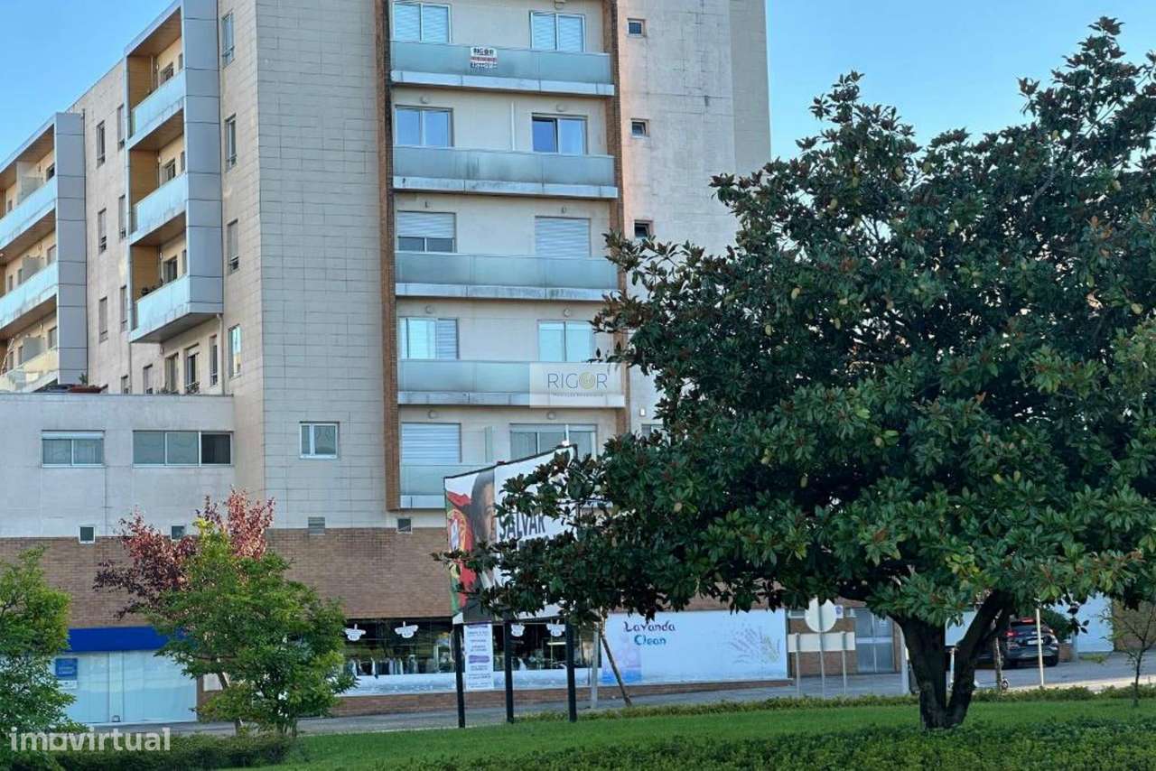 Apartamento T3 no último piso com 2 frentes de orientação na Cidade da-16