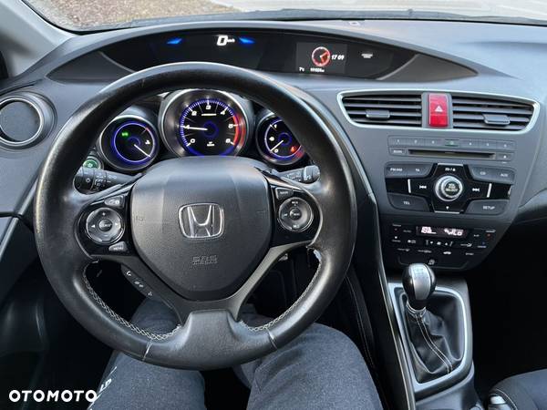 Honda Civic 1.6 i-DTEC Executive Black Edition - 38