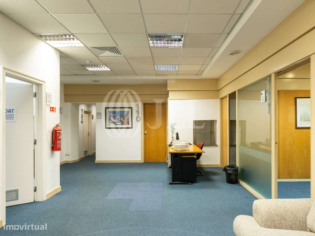 Prédio de escritórios, junto ao Cais do Sodré, Lisboa - Grande imagem: 4/28