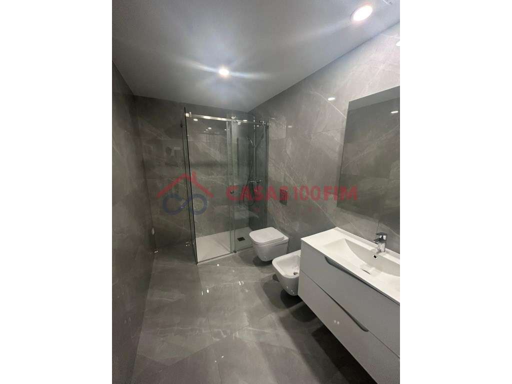 Apartamento T3 novo com varandas e vista castelo em Leiria-18