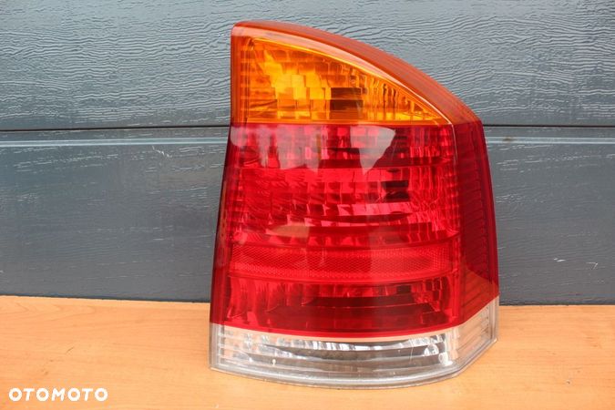 LAMPA PRAWY TYŁ TYLNA PRAWA OPEL VECTRA C HATCHBACK - 1