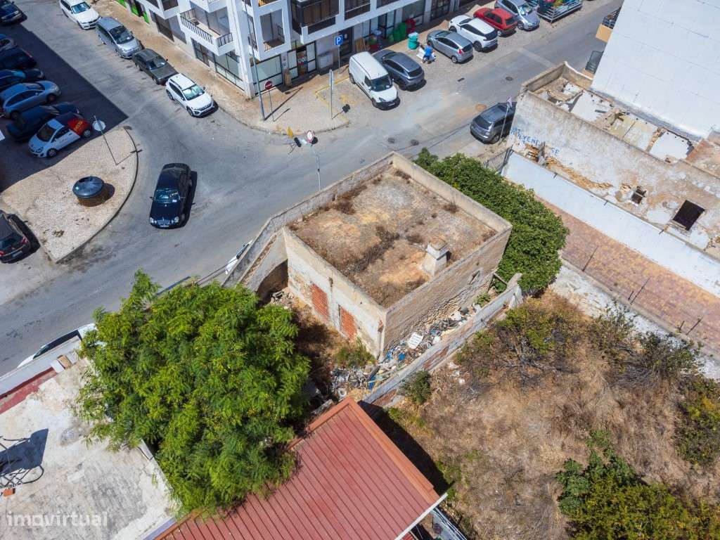 Terreno com Casa em ruínas no Centro de Olhão-50