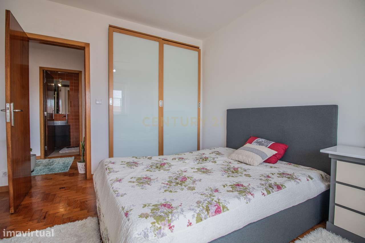 Apartamento T3 em Buarcos, a 900 metros da Praia, com elevador e excel-17