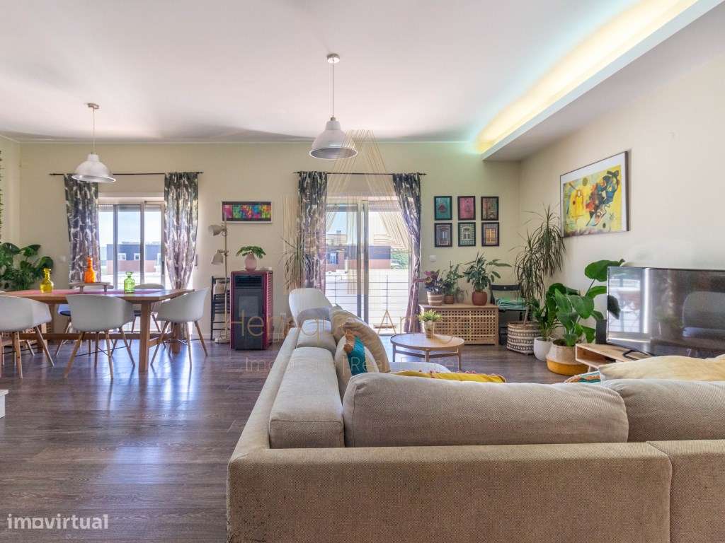 EXCLUSIVO | Moradia em Banda em Condomínio com Vista para a Serra e... - Grande imagem: 3/32