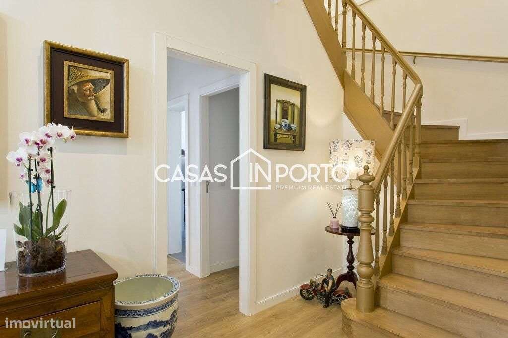 Moradia T4 de Traça Antiga Renovado com Licença AL-11