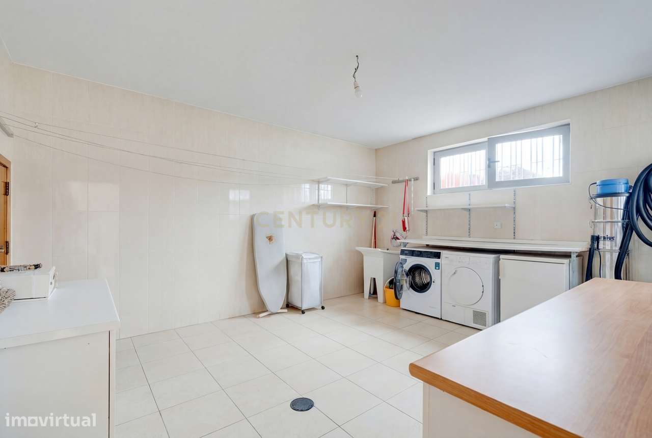 Moradia T3+1 em banda a 5 min do Centro da Cidade de Espinho-27