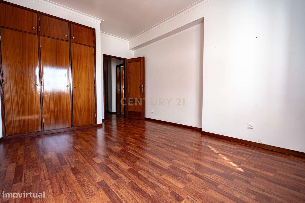 Apartamento T3 com elevador e garagem no centro da Lousã-31