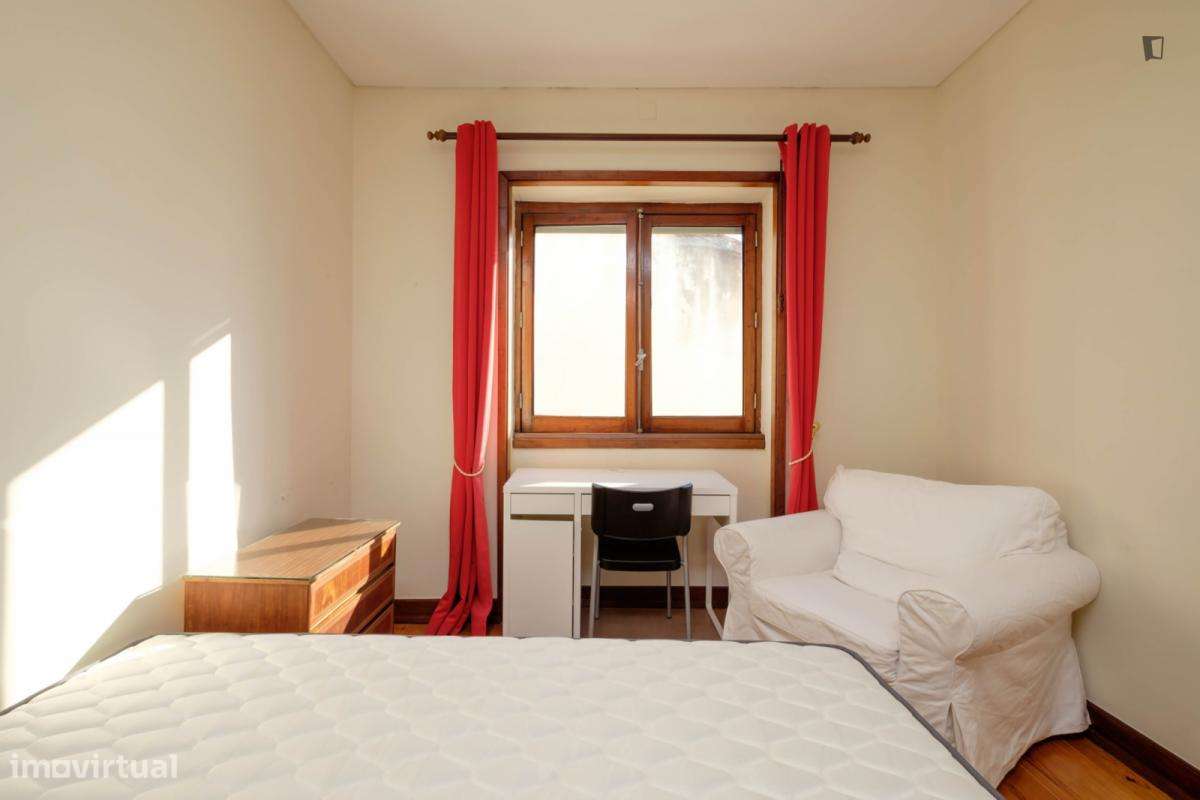 Quarto - localizado em Montes Claros Coimbra - Grande imagem: 2/7