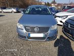 Volkswagen Passat 1.9 TDI Highline - 8