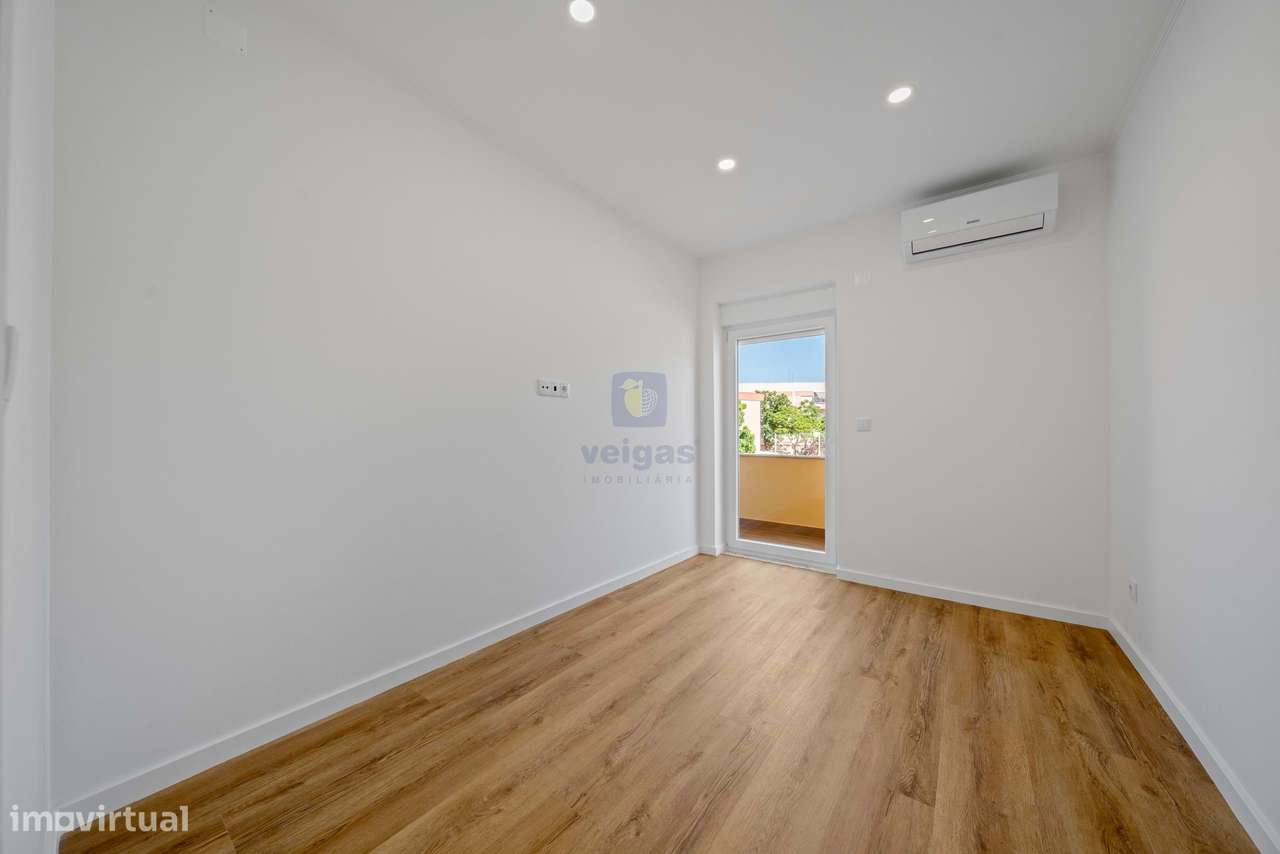 Apartamento T4 Remodelado – Conforto e Modernidade no Barreiro-19
