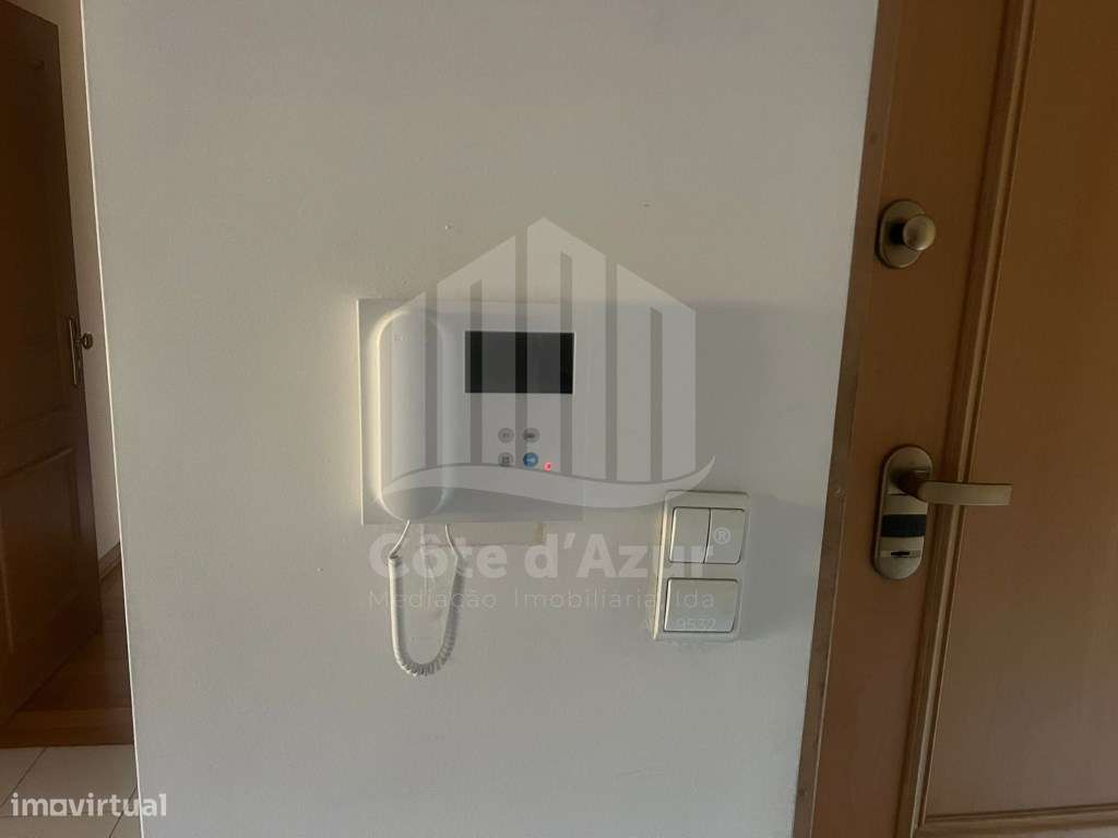 Apartamento T3 Parque da Paz Almada Arrecadação e Varandas - Grande imagem: 3/20