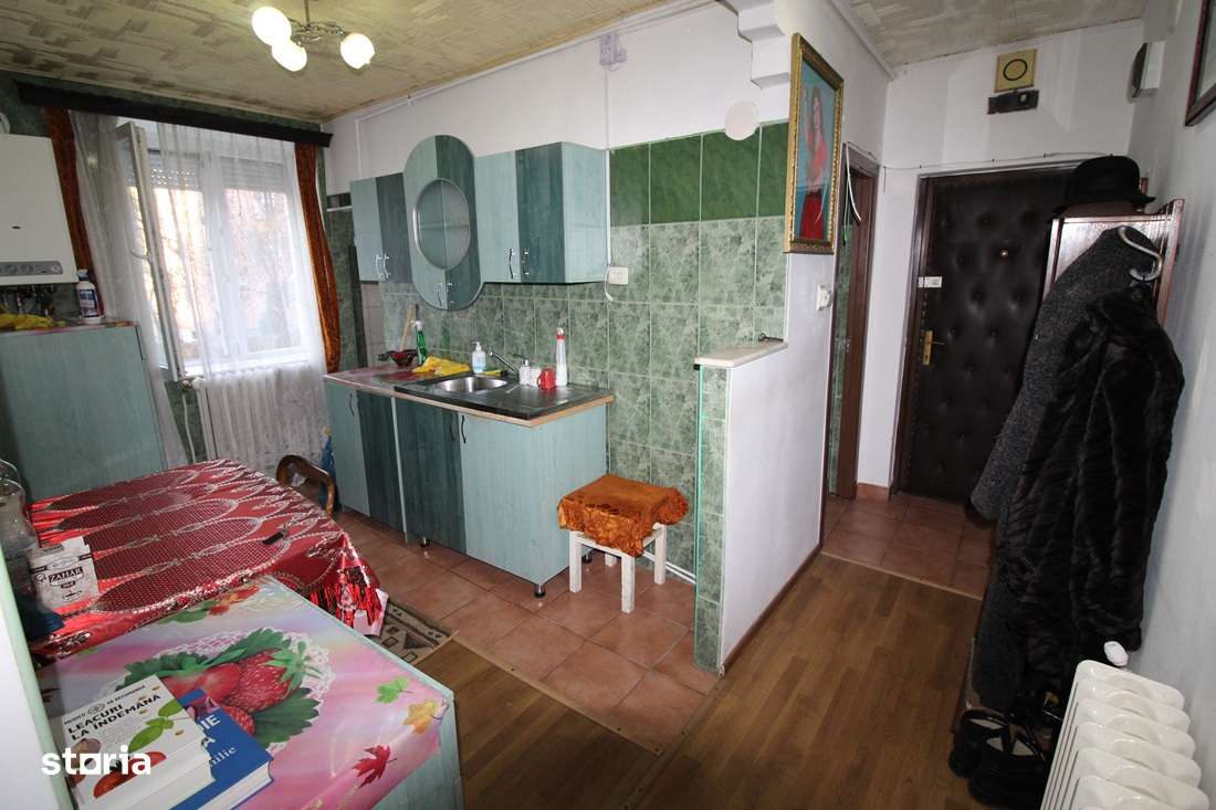 Vând apartament 2 camere în Hunedoara, zona OM-Bd.1848, parter înalt-2