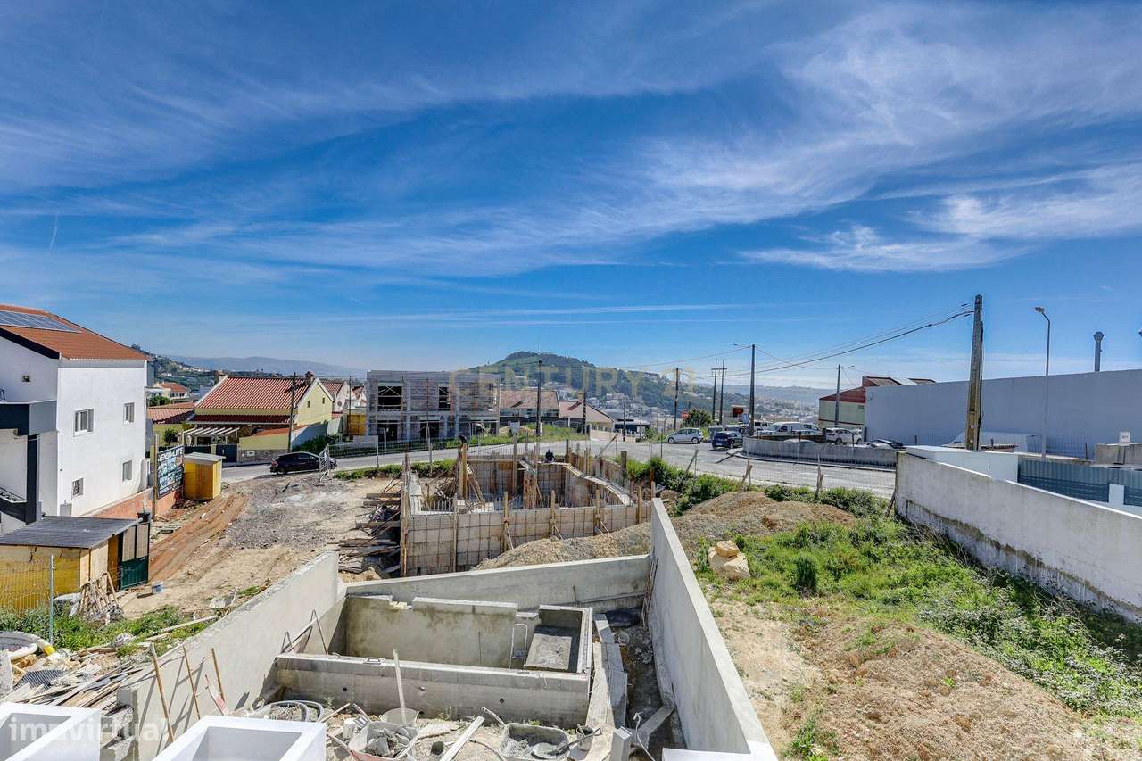 Moradia T4 com piscina em Caneças-39