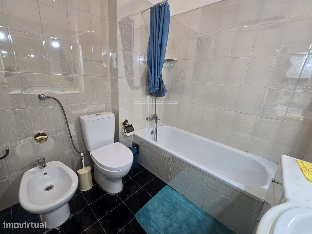 Apartamento T1, com varanda e parqueamento - Avenidas Novas-10