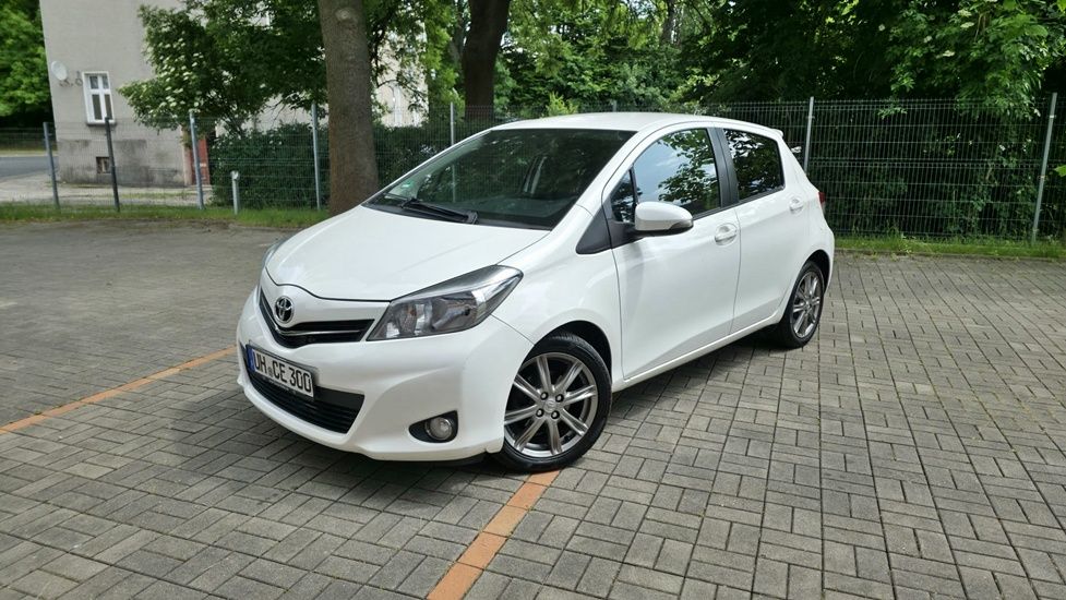 Toyota Yaris III 1.33 Premium 2012