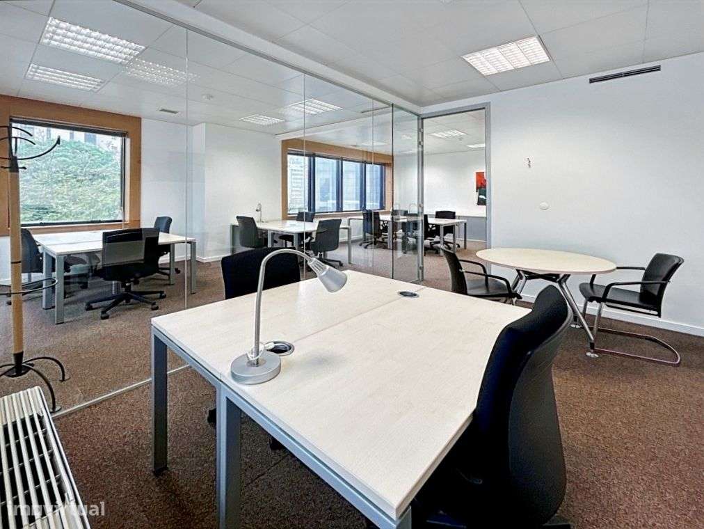 Escritório com amplo espaço para 10 pessoas em Torres de Lisboa - Grande imagem: 4/10