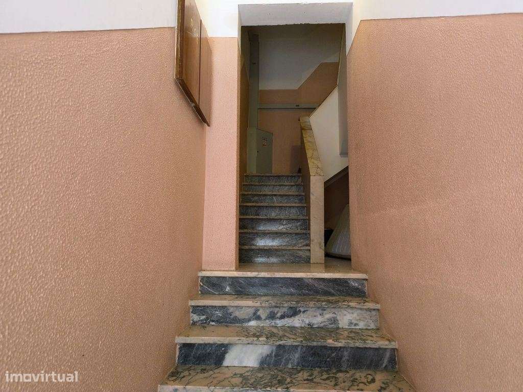 Apartamento T1 na Baixa da Banheira com grande potencial de valoriz...-2