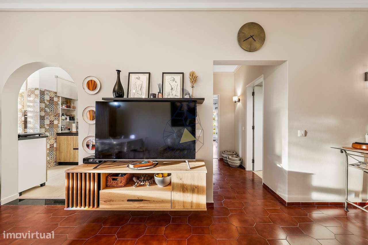 T2 em Bemposta com arrecadação privativa e terraço comum espaçoso  - A-6