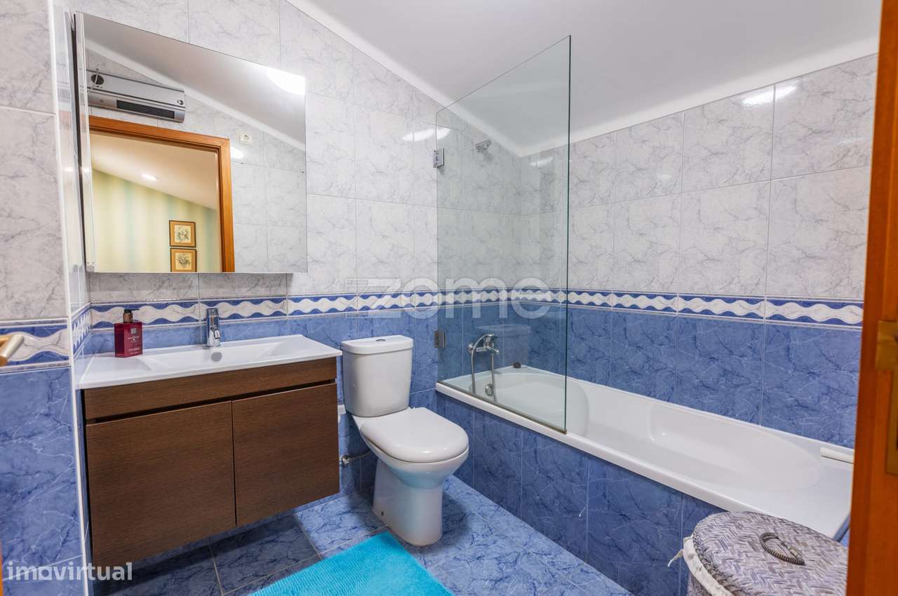 Moradia Geminada T3 em Aldão-32