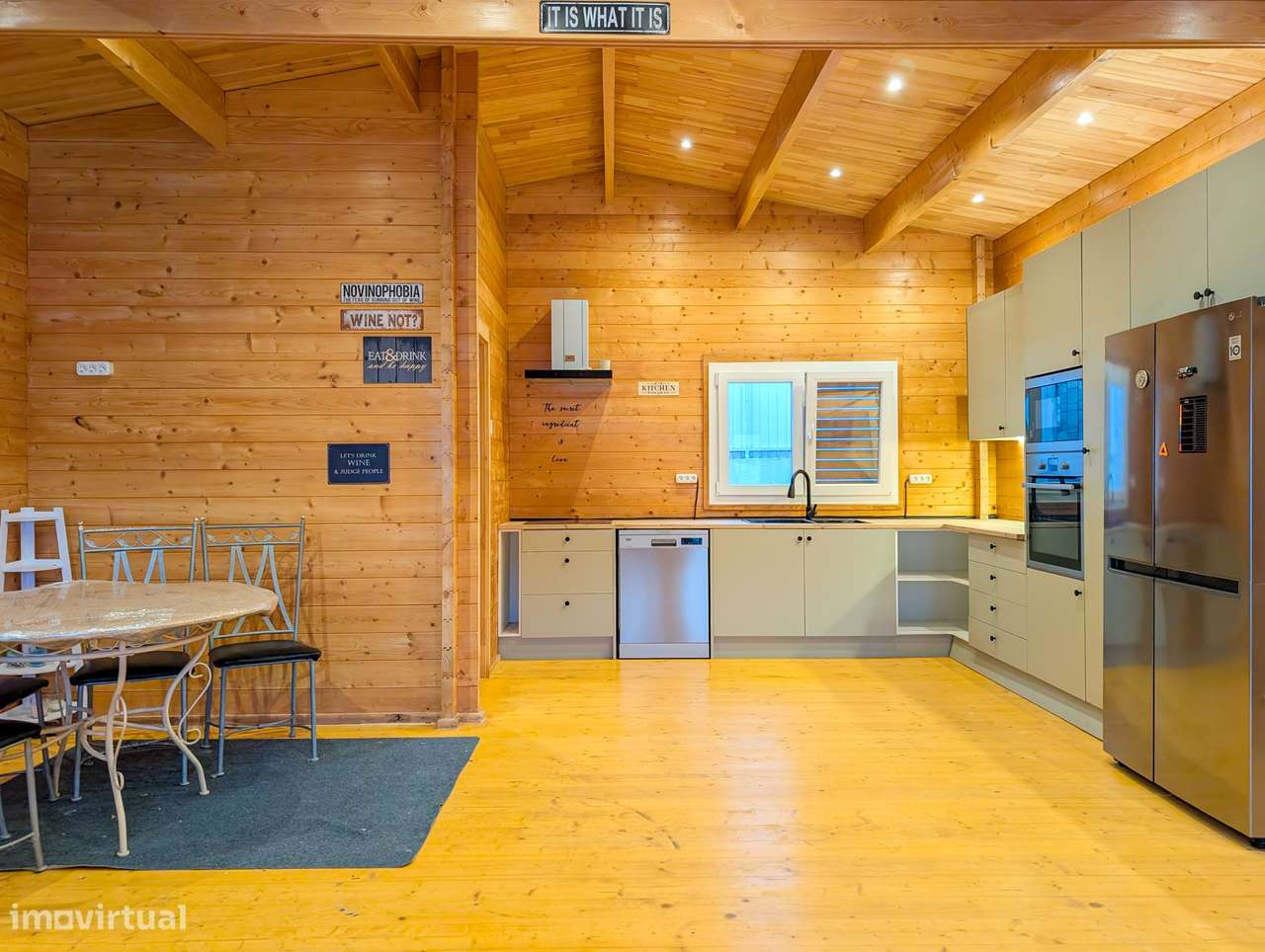 Terreno de 300 m² com moradia T4 em madeira – Charneca de Caparica-17