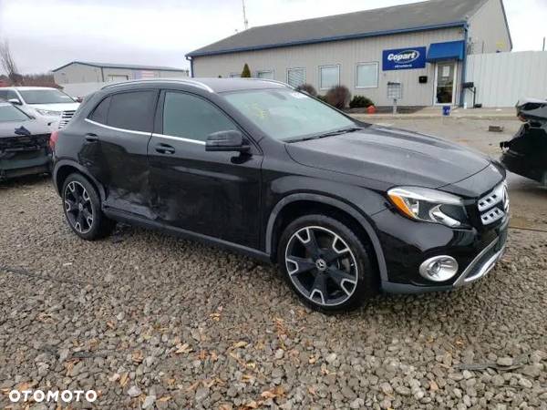 Mercedes-Benz GLA 250 7G-DCT AMG Line - 3