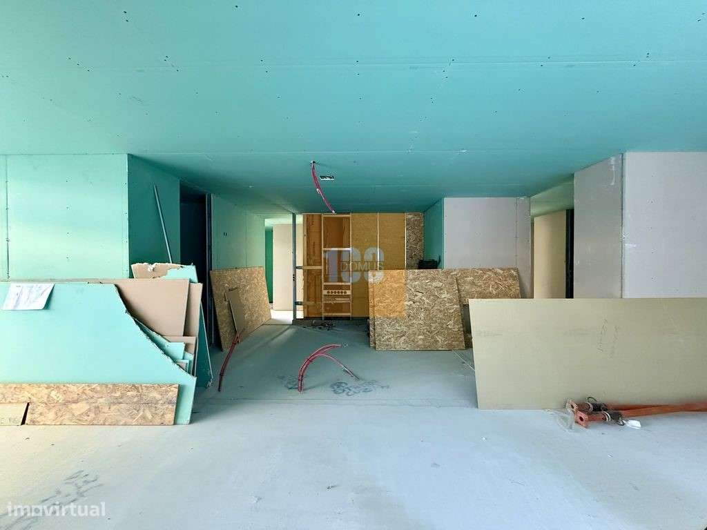 Apartamento T4 novo nas Antas-16