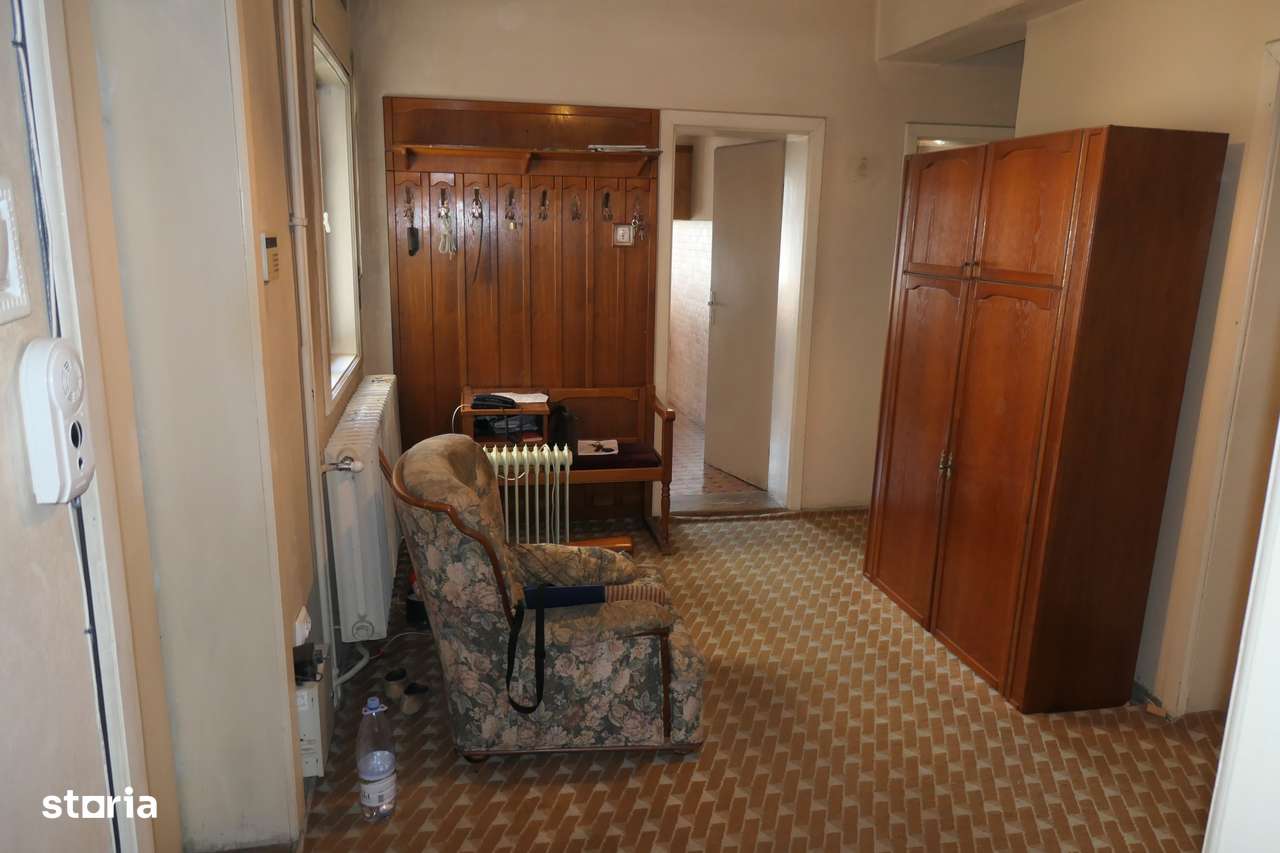Apartament 4 camere foarte spatios - tot etajul, locatie exceptională-11