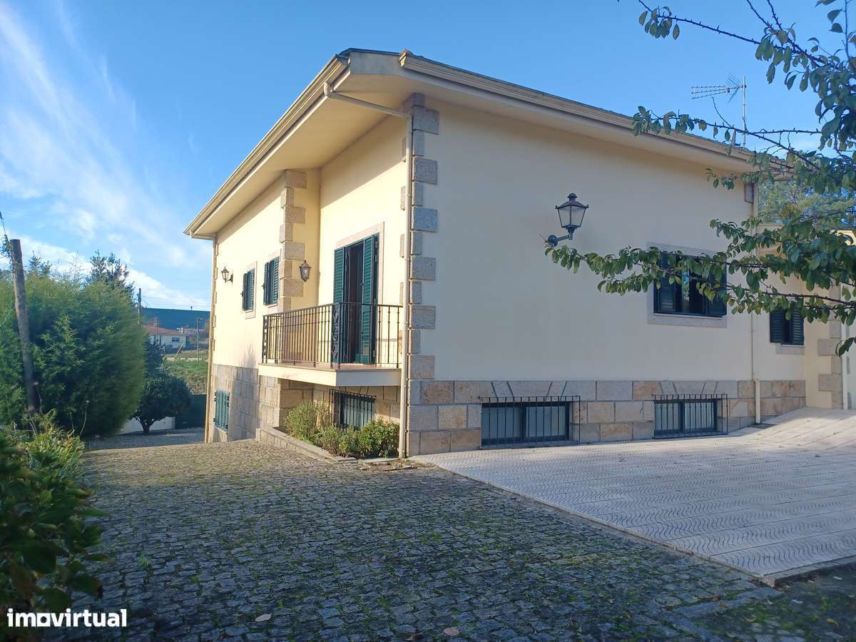 2 Casas - 2 artigos casa principal + Casinha  (Tipo T1)  em Lago - Grande imagem: 4/46