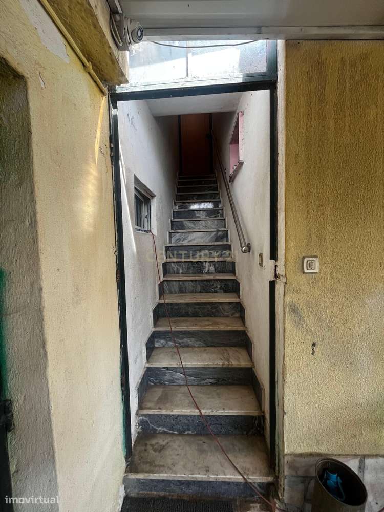 Moradia T5 Bi Familiar em Quinta do Conde - Grande imagem: 2/26