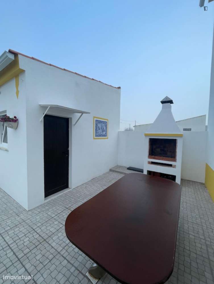 Quarto - localizado em Setubal - Grande imagem: 5/7