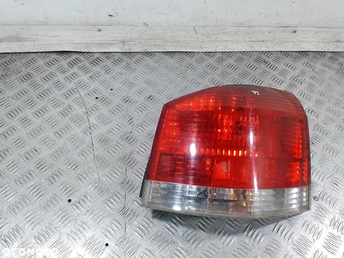 LAMPA TYLNA PRAWA OPEL SIGNUM 13159862 KOMBI - 1