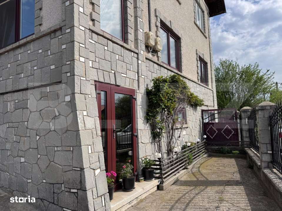 Casa de Vanzare in Fieni - Imagine principală: 4/19