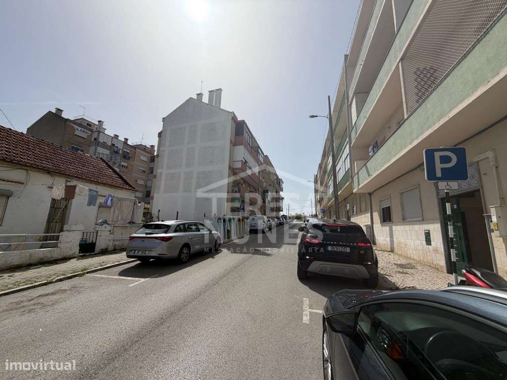 APARTAMENTO T3 + 1 - ARRENTELA / SEIXAL-23