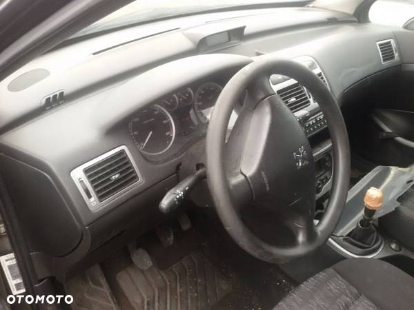 Konsola PEUGEOT 307SW 2.0HDI 2004R - 2