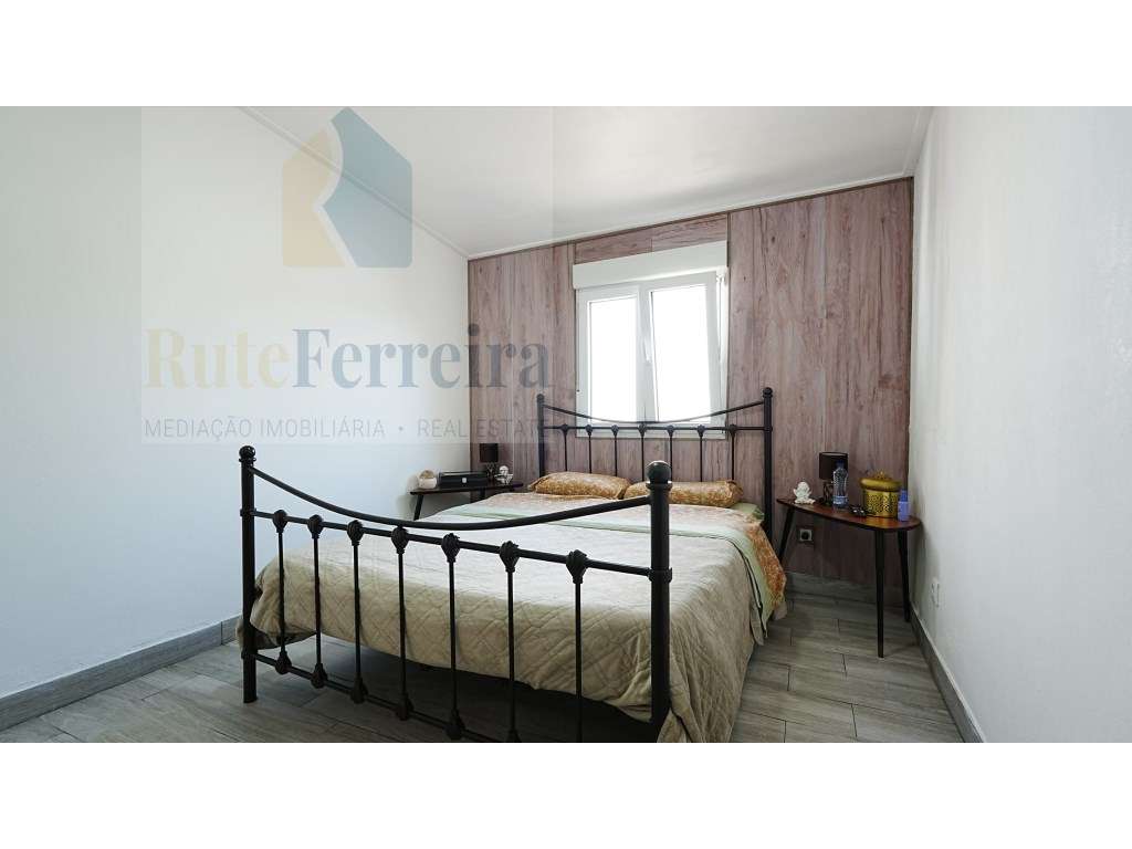 Moradia T2 com espaço exterior localizada junto à cidade de Torres ...-18